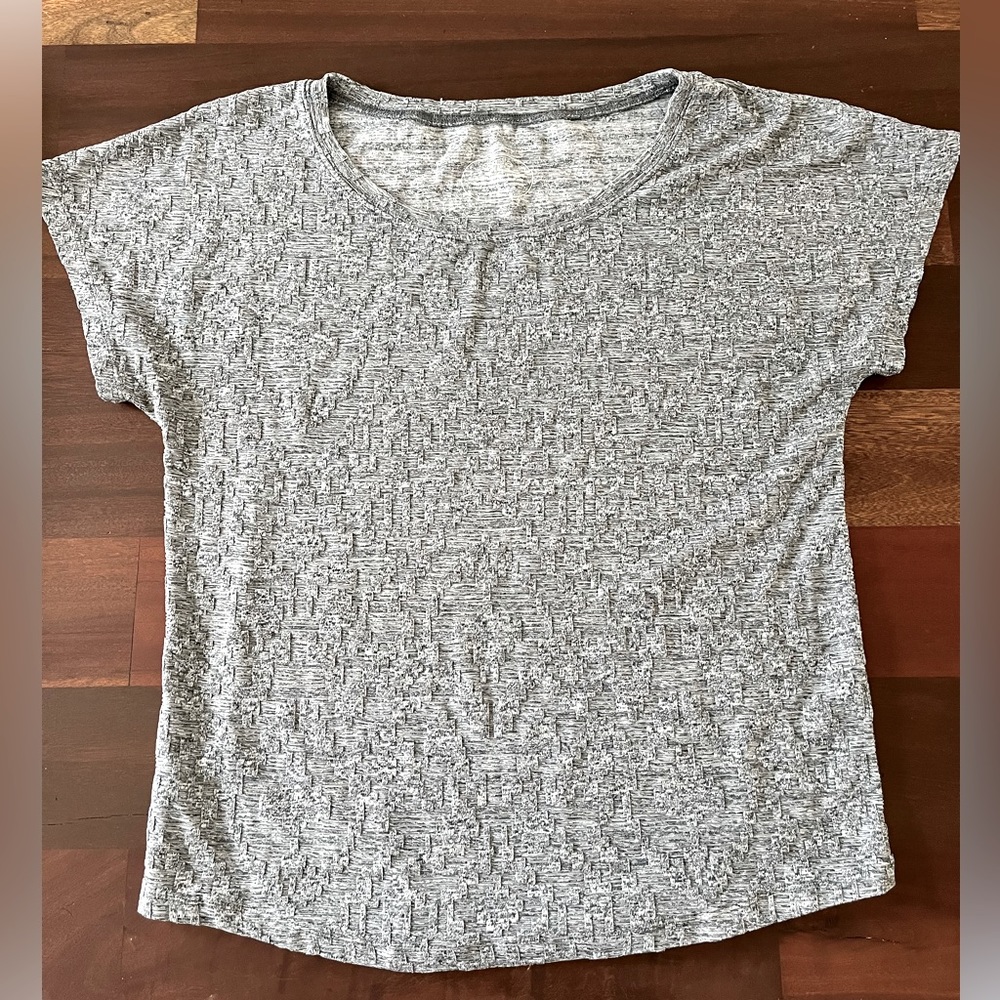 Oiselle Textured Top size 6 breathable and styling 😻